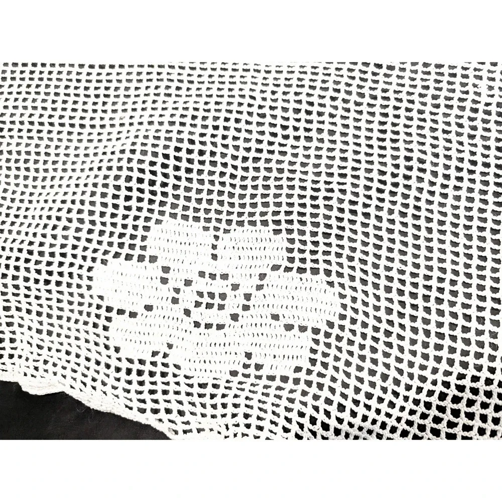 Handmade Crochet Floral Crochet Oval‎ Tablecloth Size: 75